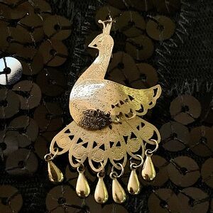 Vintage Filigree Peacock Chandelier Feathers Gold Tone Pendant Brooch Pin